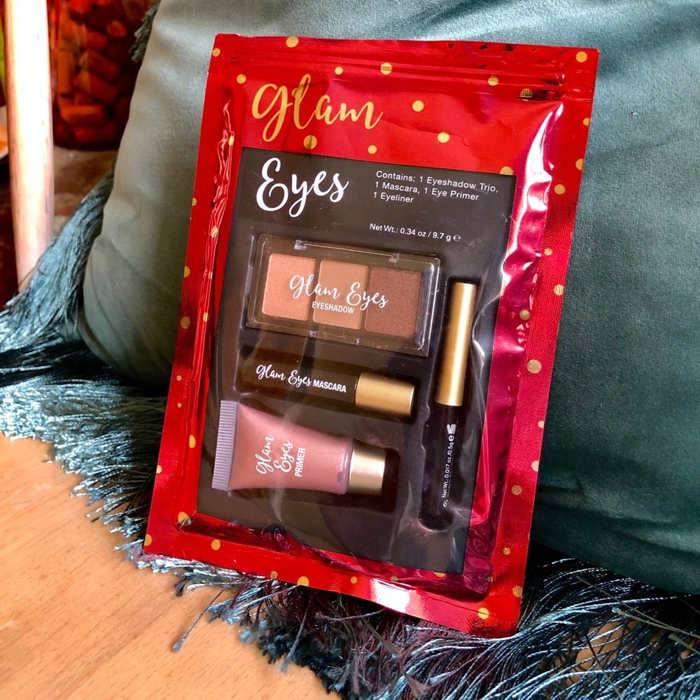 🚨 Glam Eye Set Ready For On The Go 🚨